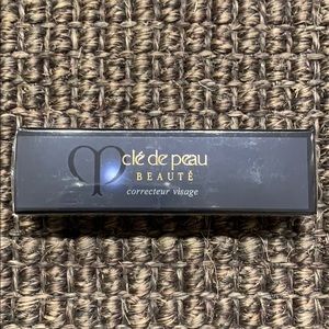 cle de peau concealer